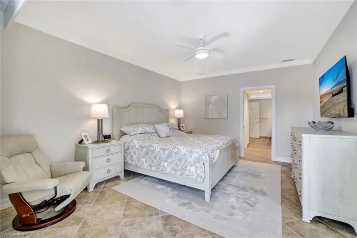 Large master bedroom with ensuite master bathroom