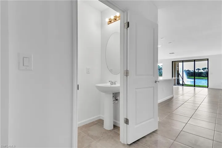 1424 Weeping Willow Ct, Cape Coral, Florida 33909
