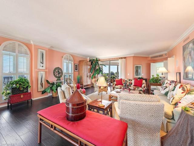 Grand Salon (Living Room) 1st view