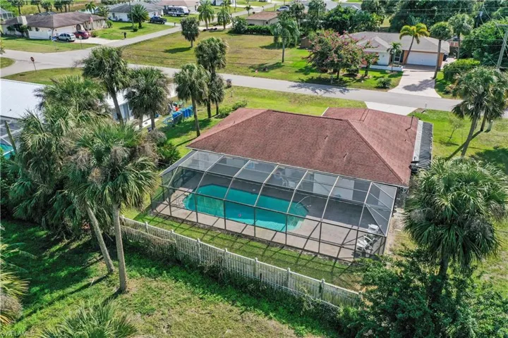 Birds eye view of property