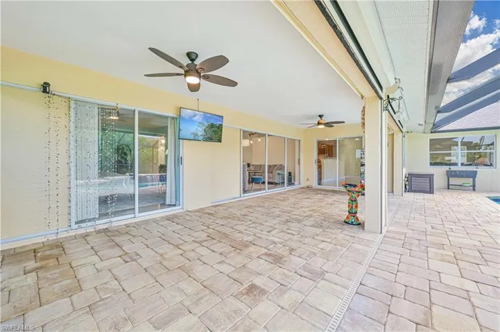 View of patio / terrace with ceiling fan