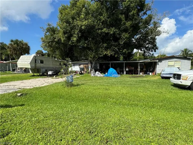 View of front yard