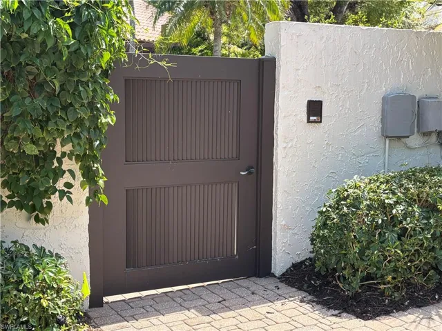 537  Tierra Mar W LN, Naples, FL 34108