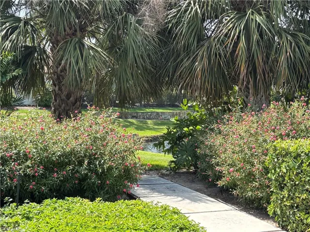 537  Tierra Mar W LN, Naples, FL 34108
