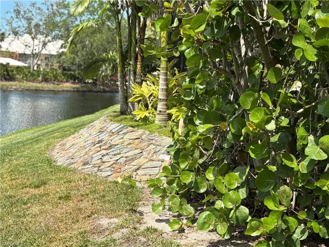 537  Tierra Mar W LN, Naples, FL 34108