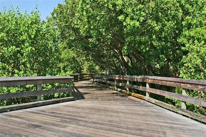537  Tierra Mar W LN, Naples, FL 34108