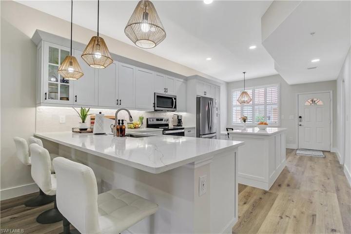 6770  Beach Resort  DR, Naples, FL 34114