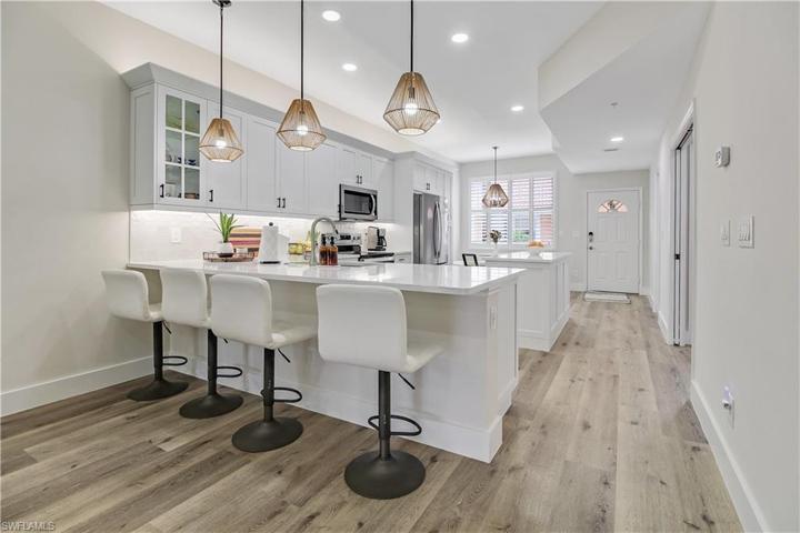 6770  Beach Resort  DR, Naples, FL 34114