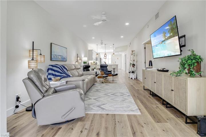 6770  Beach Resort  DR, Naples, FL 34114