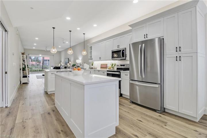6770  Beach Resort  DR, Naples, FL 34114