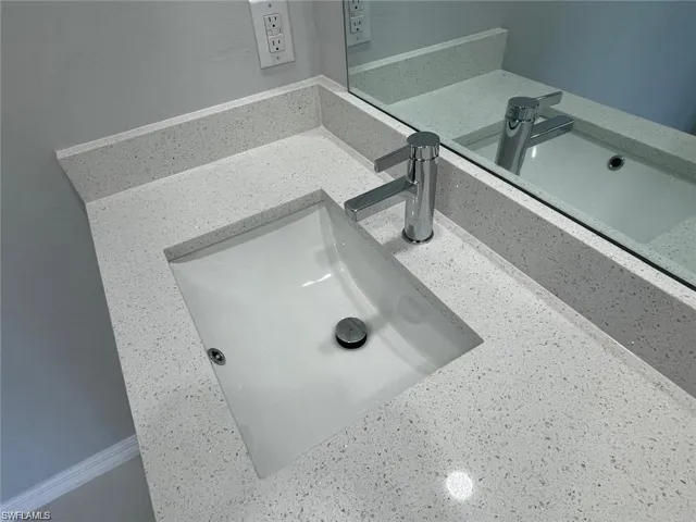 Full bathroom with tiled shower / bath, vanity, and toilet