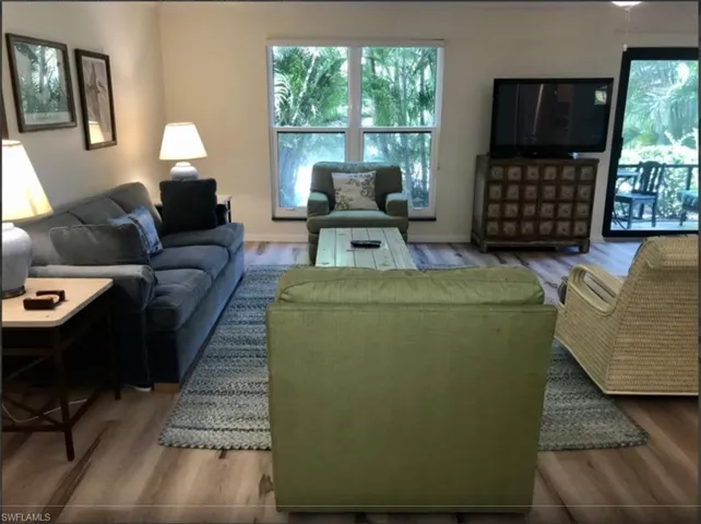 Pre Ian Living room