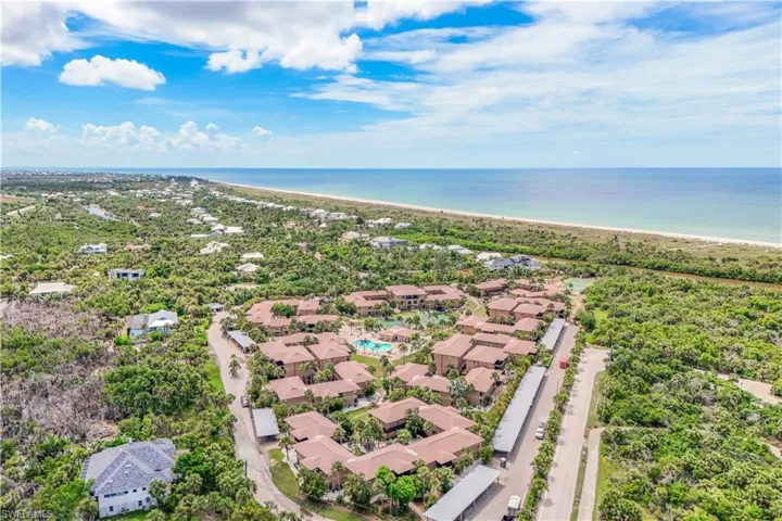 Bird's eye view showing close distance to beach