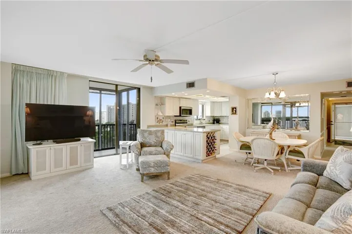 Spacious floor plan with 1427 sf under AC.
