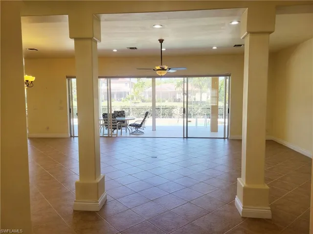 8429  Laurel Lakes  BLVD, Naples, FL 34119