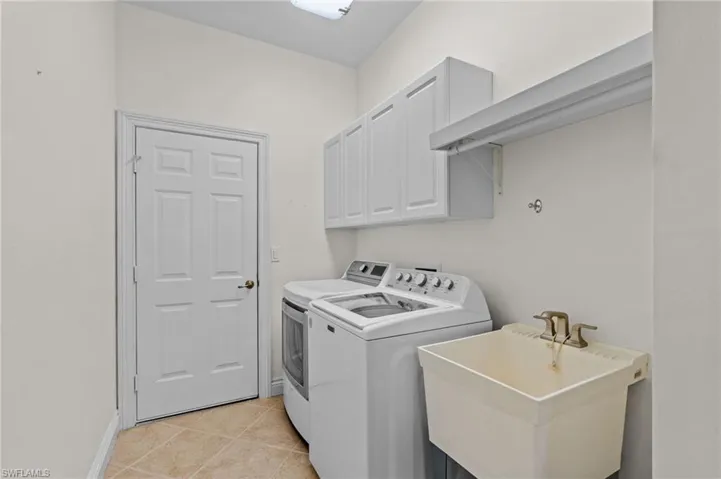 8429  Laurel Lakes  BLVD, Naples, FL 34119