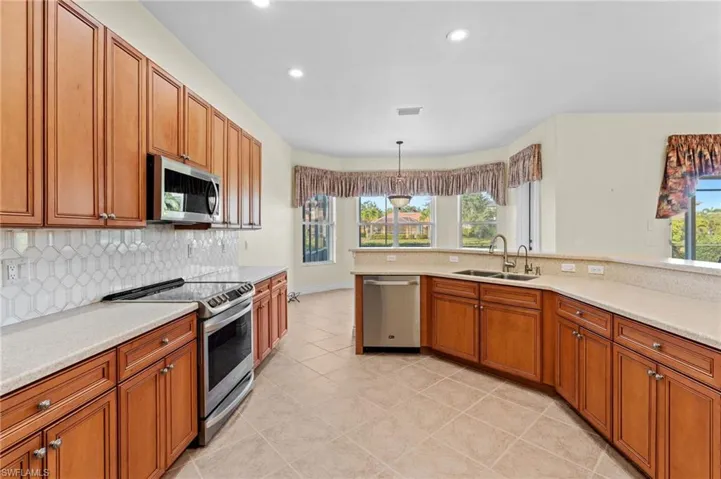 8429  Laurel Lakes  BLVD, Naples, FL 34119