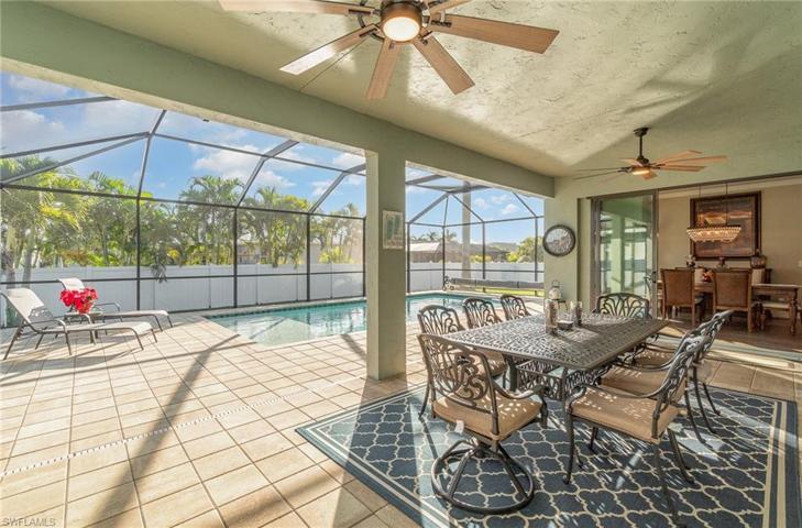 Screened in Lanai