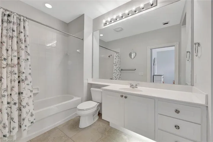 Ensuite guest bathroom.