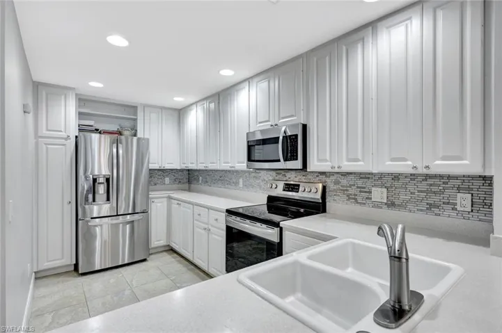 PLENTY of room for two chefs in this kitchen!