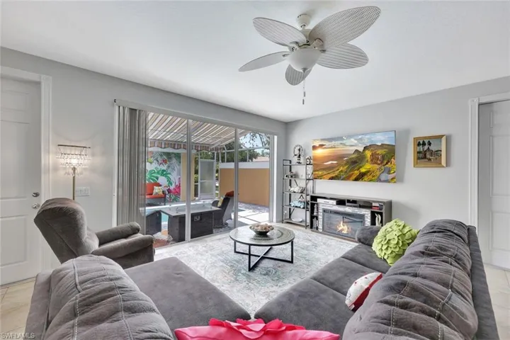 Living room features pool access.