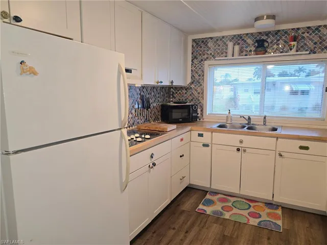 21  Diamond  LN, Naples, FL 34112