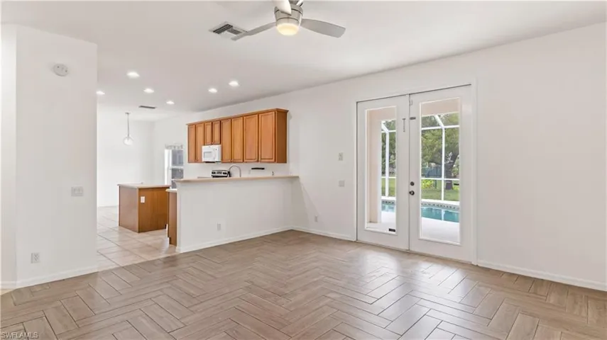 2125 Cape Heather CIR, CAPE CORAL FL 33991