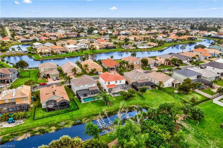 2125 Cape Heather CIR, CAPE CORAL FL 33991