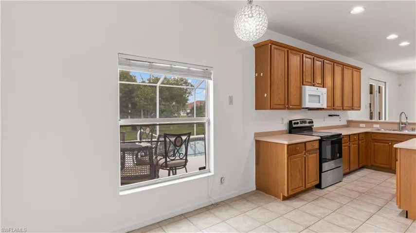 2125 Cape Heather CIR, CAPE CORAL FL 33991