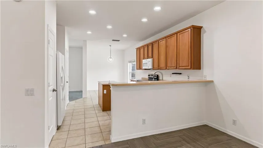 2125 Cape Heather CIR, CAPE CORAL FL 33991