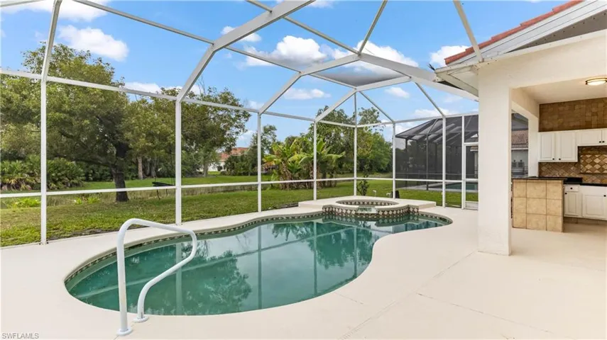 2125 Cape Heather CIR, CAPE CORAL FL 33991