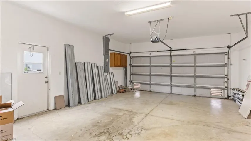 2125 Cape Heather CIR, CAPE CORAL FL 33991