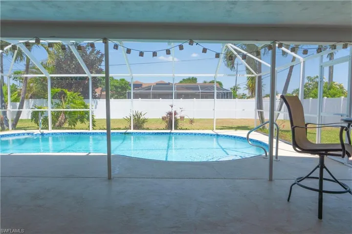 401 SW 43rd  TER, Cape Coral, FL 33914
