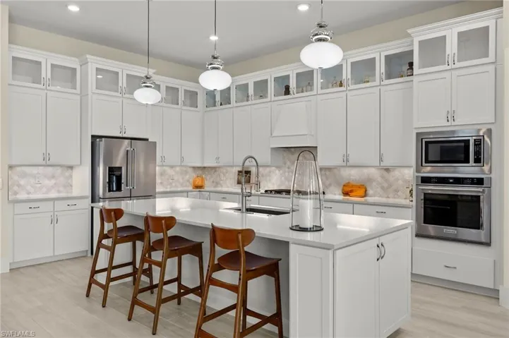 Kitchen/Breakfast Bar