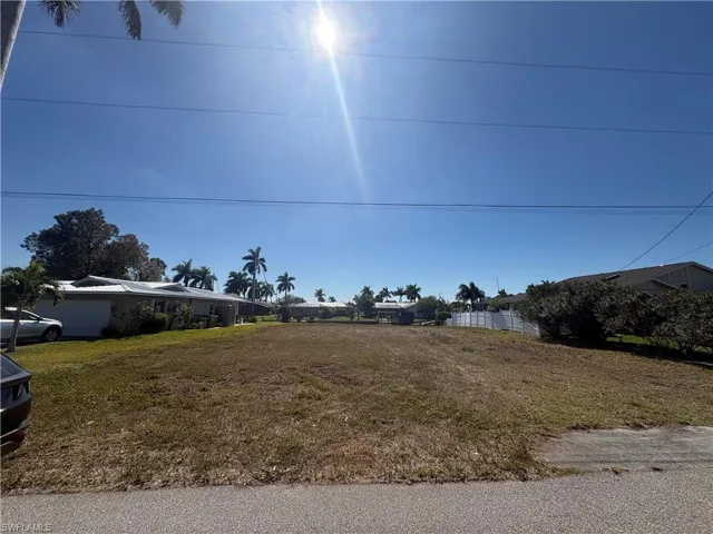 View of yard featuring a residential view
