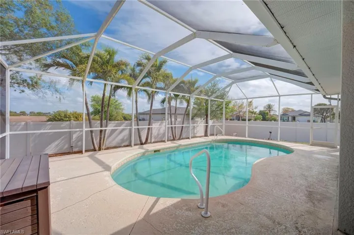 Enclosed pool lanai