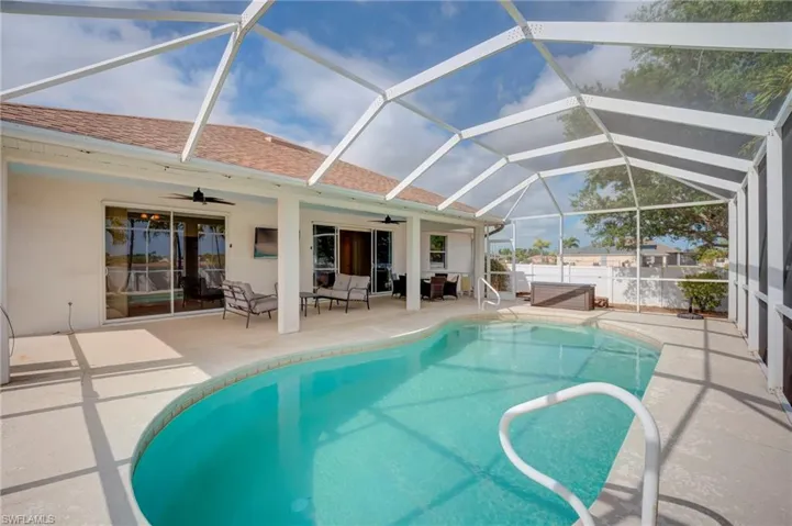 Enclosed pool lanai