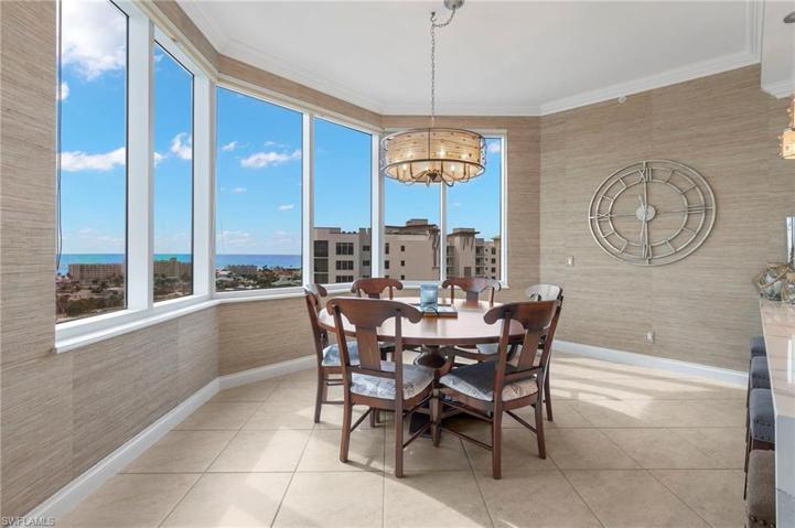 Kitchen Dining area