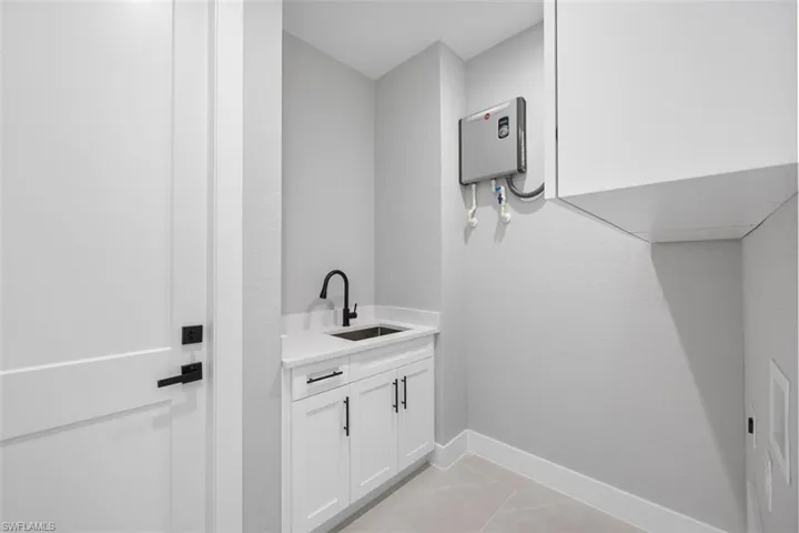Unfurnished bedroom featuring ceiling fan and a closet