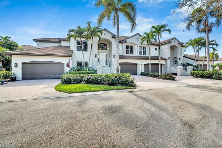 Entry with 2 car garage
