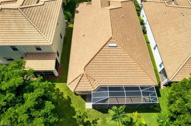 Birds eye view of property