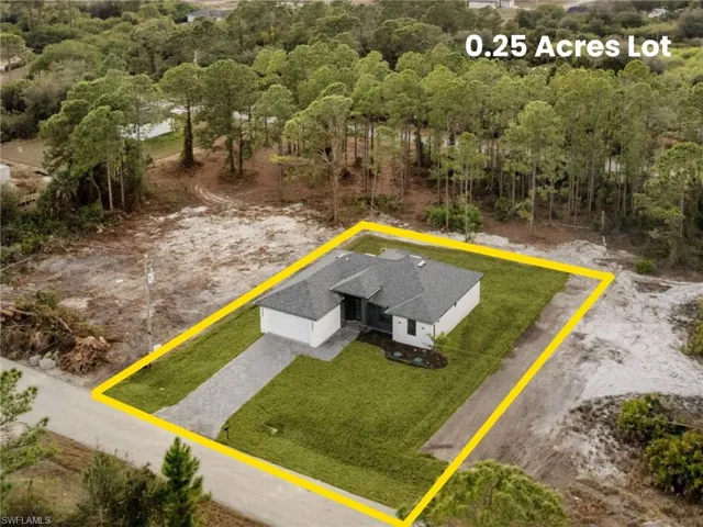 View from above of property featuring property parcel outlined