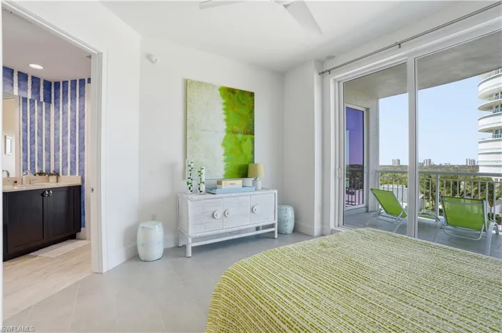 Guest bedroom.