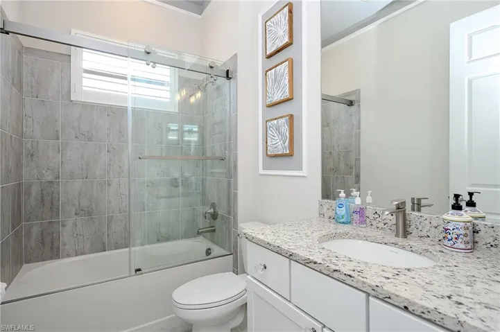 Guest Bathroom w/ Tub & Shower