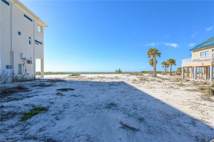 Great south end island location, convenient to Bonita Beach or Ft Myers Beach amenities.