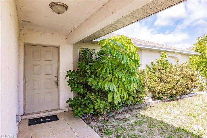 1502 SE 8th  PL, Cape Coral, FL 33990