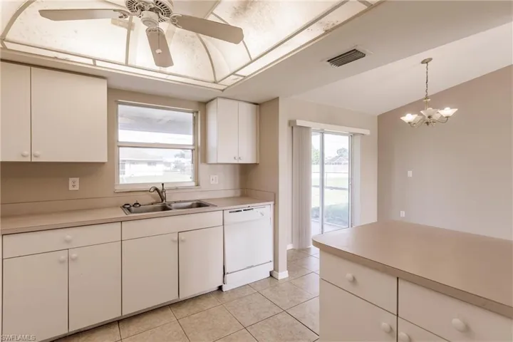 1502 SE 8th  PL, Cape Coral, FL 33990