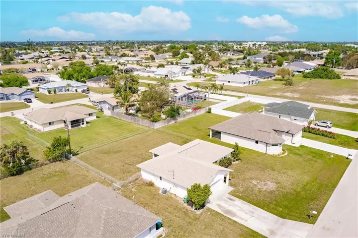 1502 SE 8th  PL, Cape Coral, FL 33990