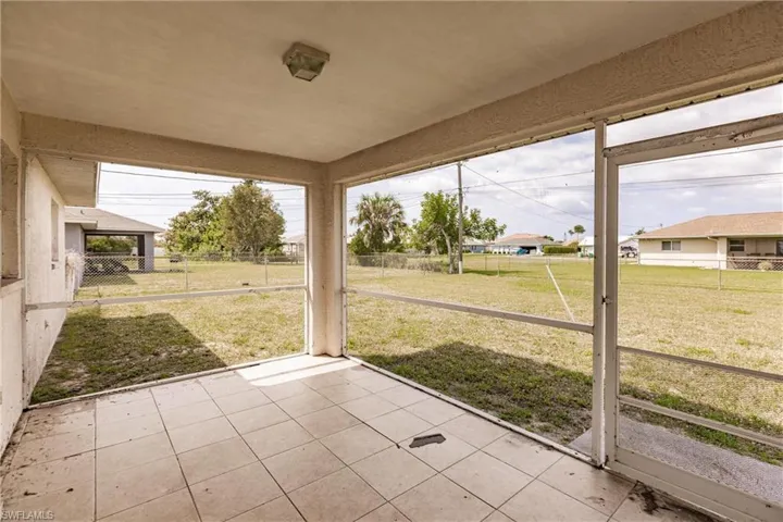 1502 SE 8th  PL, Cape Coral, FL 33990