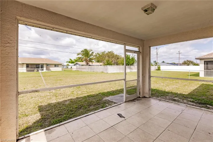 1502 SE 8th  PL, Cape Coral, FL 33990